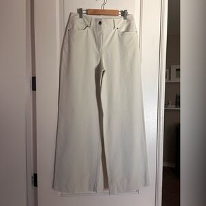🍋🚕 lululemon ‘In The City’ Cream - Tan wide leg Flare pants - wrinkle less 🚕🍋
